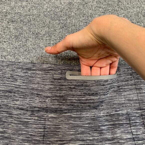 Under Armour Leggings Womens M Medium Gray Seamless Knit Compression Capri - Picture 7 of 10